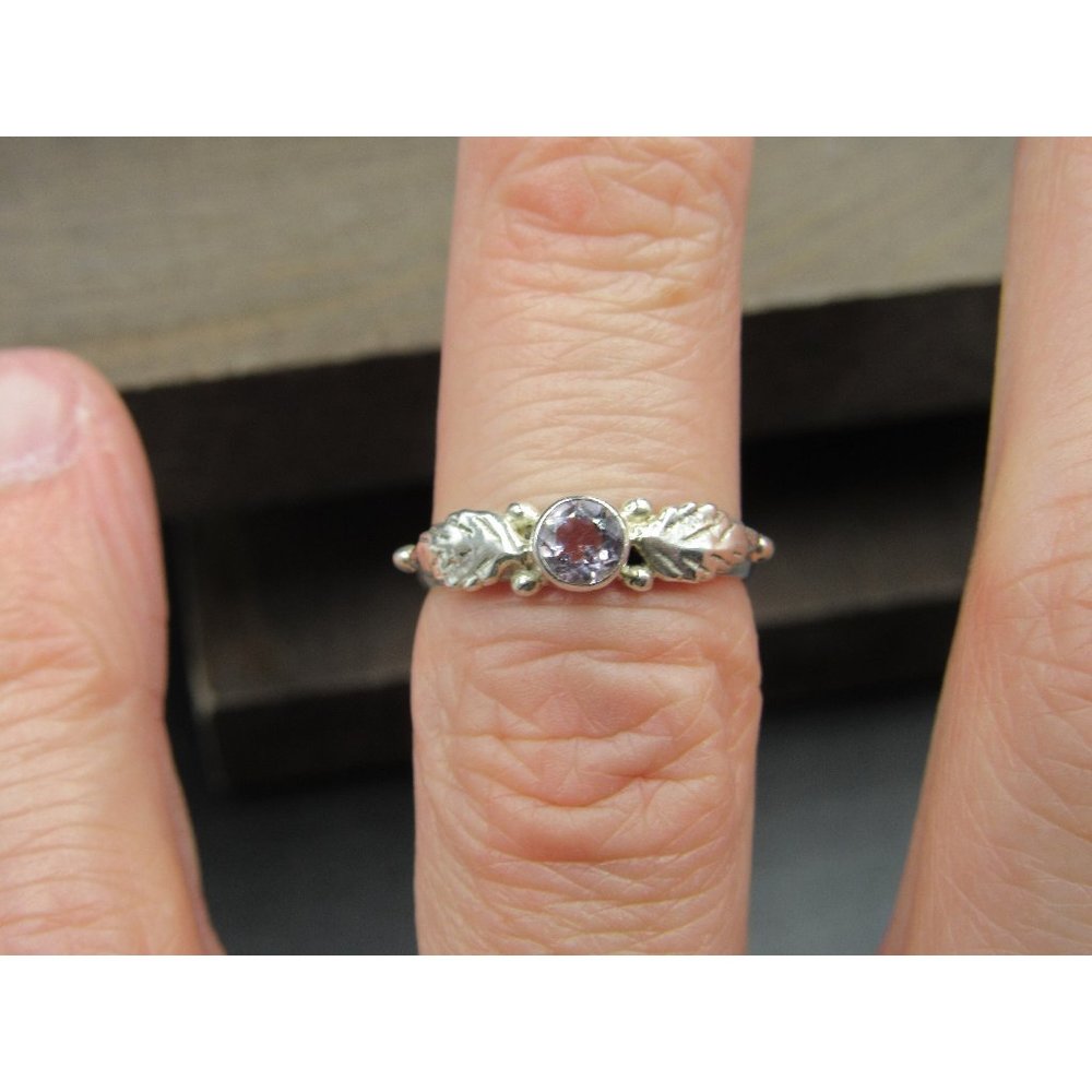 Size 5.25 Sterling Silver Round Amethyst With Leaf Accents Band Ring